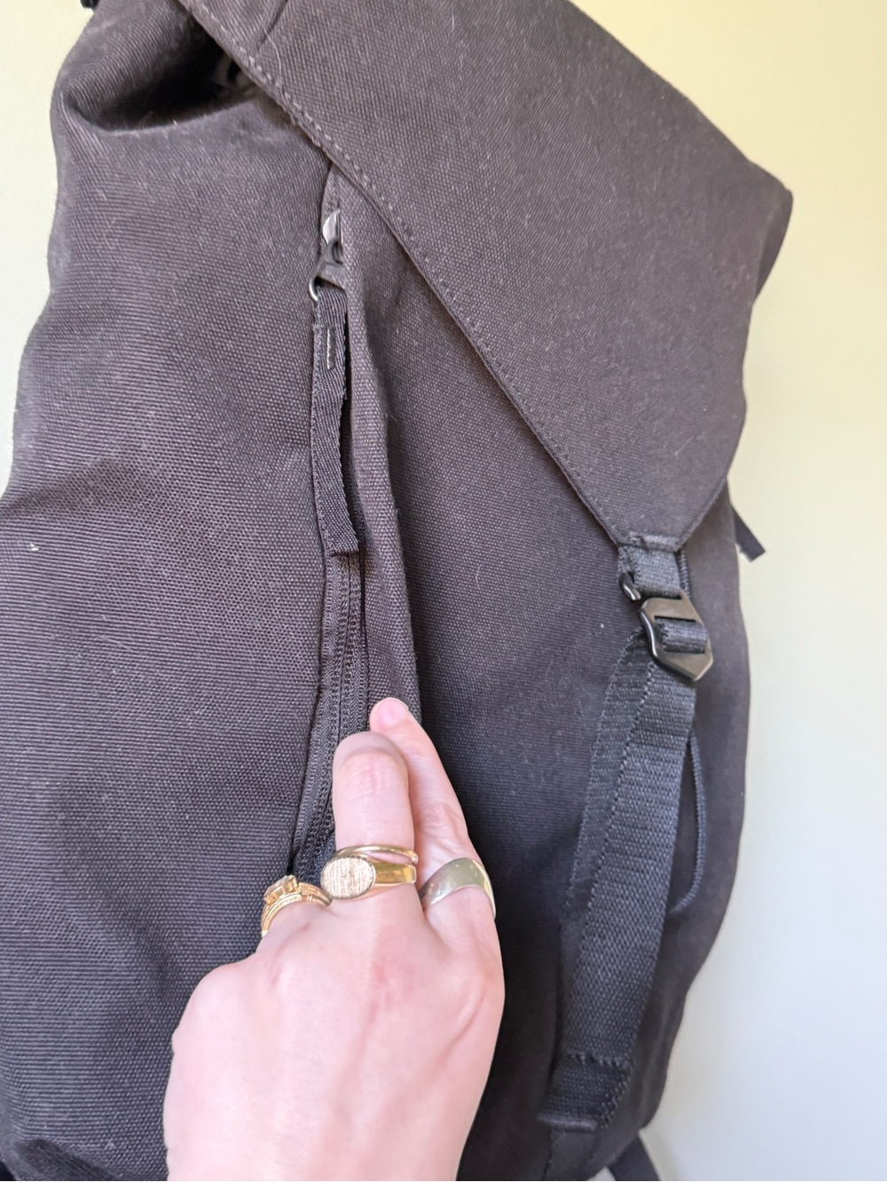 Everlane ReNew Rucksack - Black - Picture 3 of 9